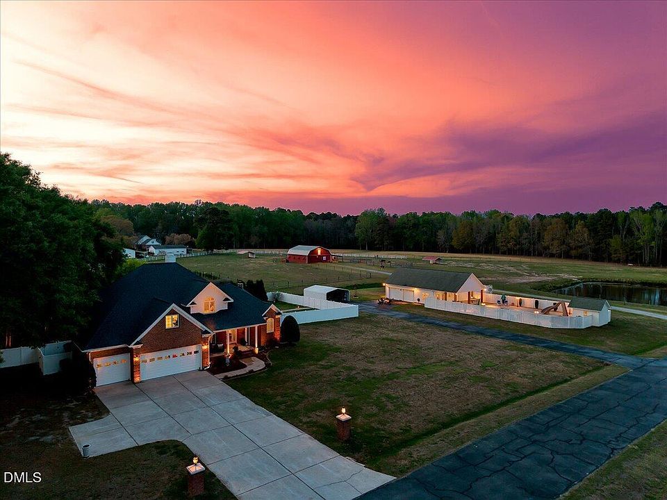 1st image of 31 Chasewood Dr