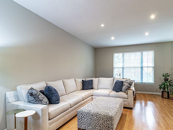 5th image of 431 Pine Lake Cir