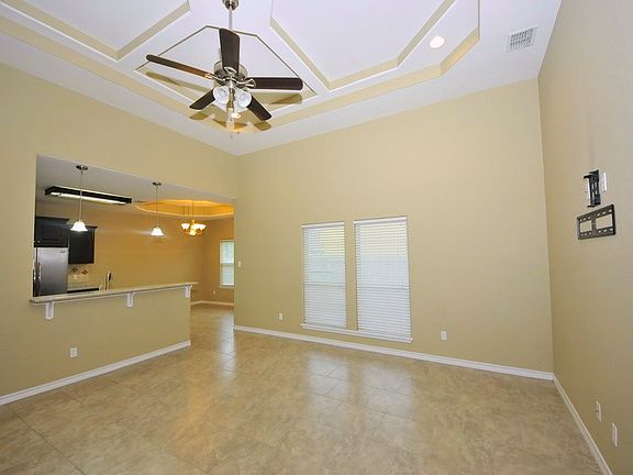 3rd image of 15609 Escapade St