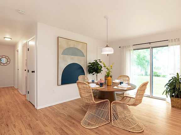 4th image of 2247 Genevieve Ln