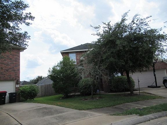 3rd image of 7435 Saxon Hill Ln
