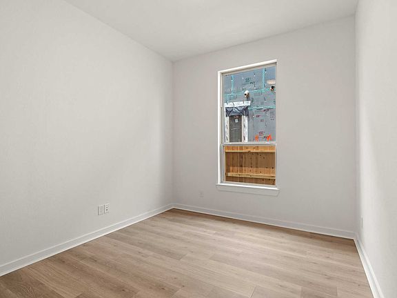 4th image of 27015 Aurora Garden Ln