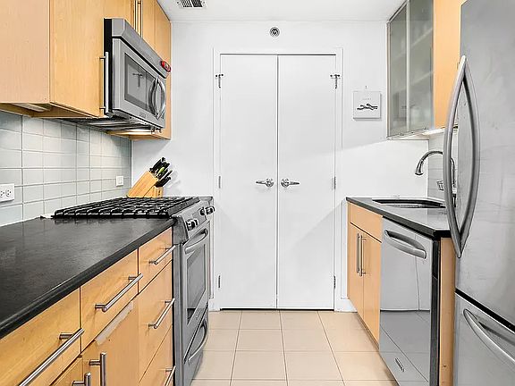 4th image of 40 W 116th St APT B309