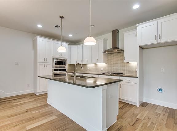 3rd image of 5704 Woodlands