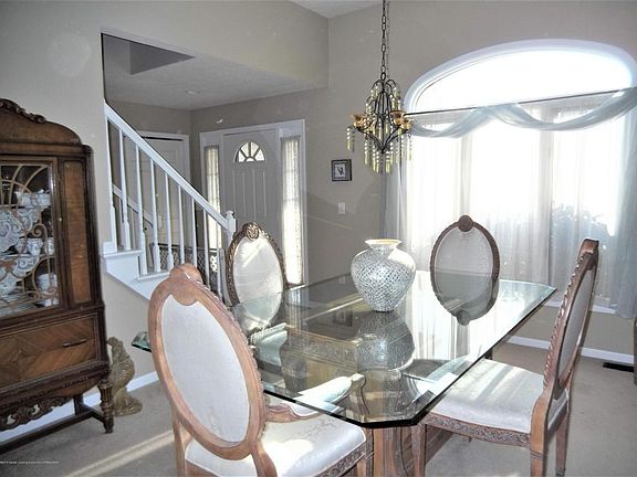 4th image of 2204 Cedarbend Dr