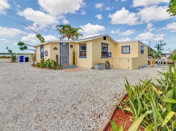 2662 Coco Plum Dr, Matlacha, FL 33993