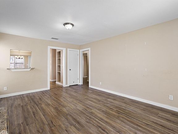 4th image of 900 Fieldwood Dr