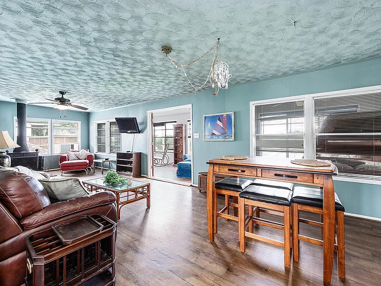 325 Palm Dr — Photo 17