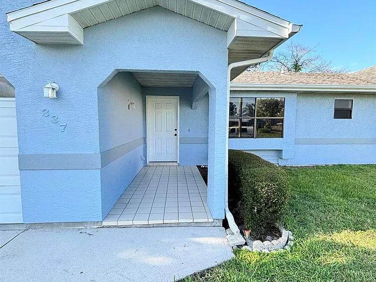 337 NW Tyler Ave — Photo 4