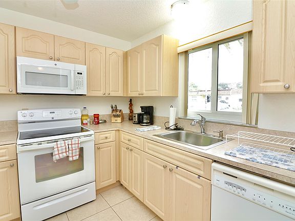 3rd image of 419 SW Natura Avenue #B