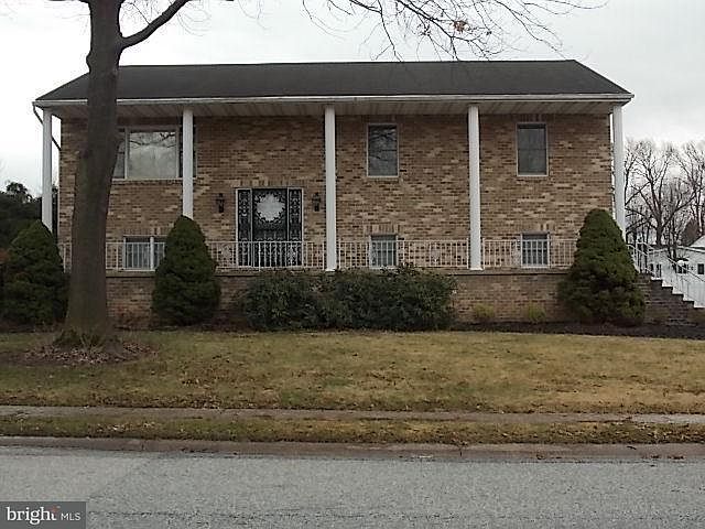 1st image of 1940 Normandie Dr