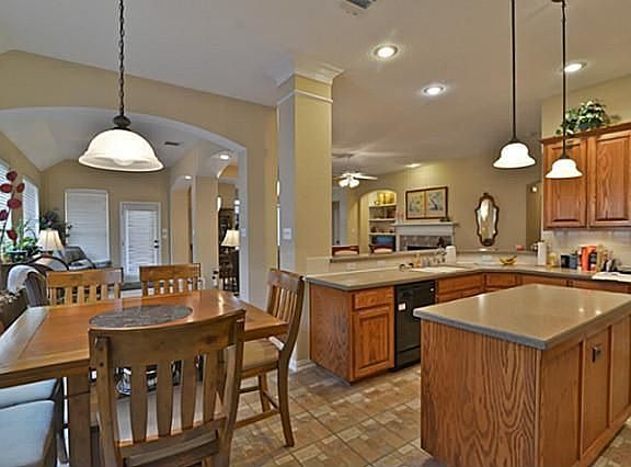 5th image of 2556 Bayside Dr