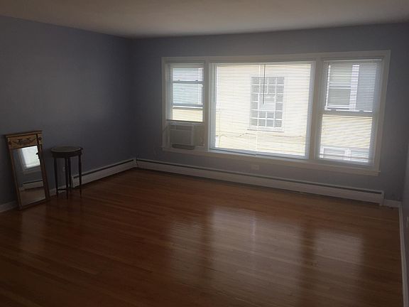 5th image of 5815 W Montrose Ave
