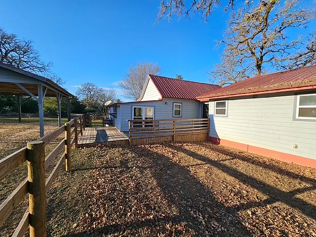 7403 FM 1624 — Photo 23