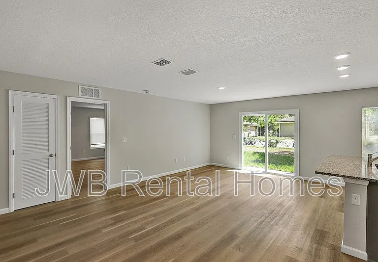 9141 12th Ave — Photo 7
