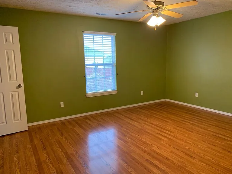 515 W Woodbine Rd — Photo 5