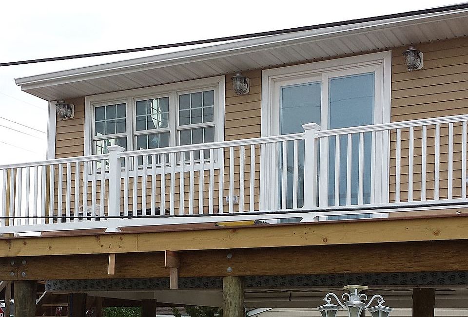 Side deck ...6’ X 20’