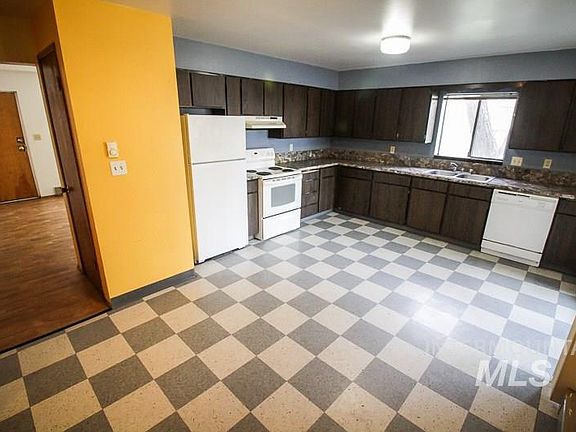 3rd image of 510/512 E 8th St