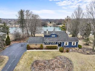 27052 W Lakeview Dr S, Lake Barrington, IL 60084