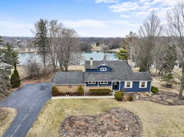 27052 W Lakeview Dr S, Lake Barrington, IL 60084