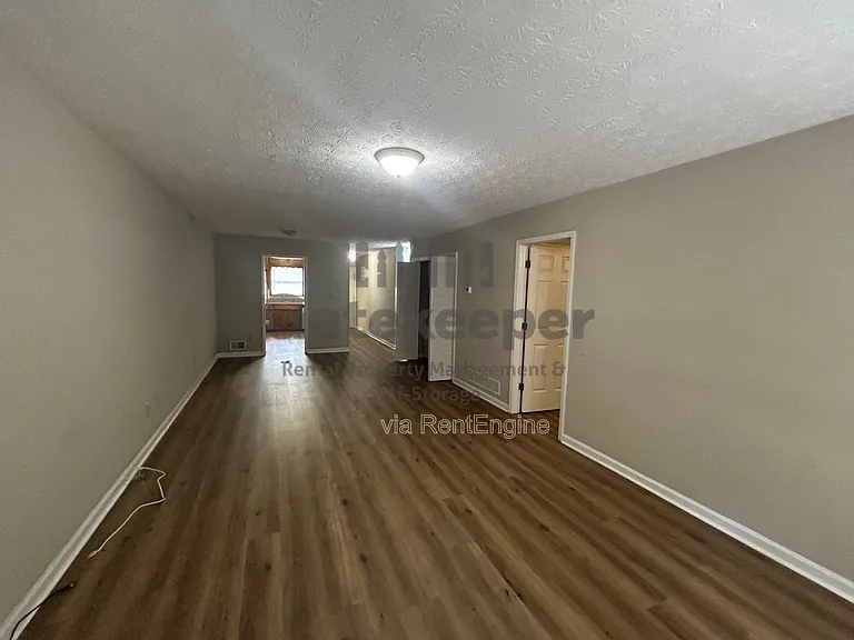 505 Williamsburg Way — Photo 3