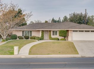 3500 Christmas Tree Ln, Bakersfield, CA
