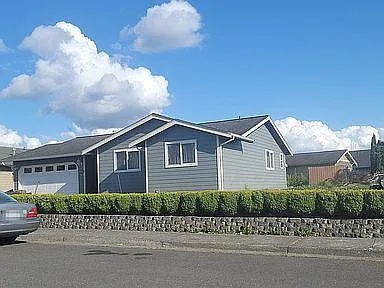 1447 Rainier Ct — Photo 2