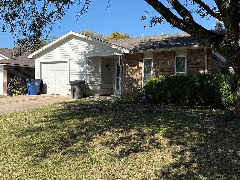 125 London Ln — Photo 18