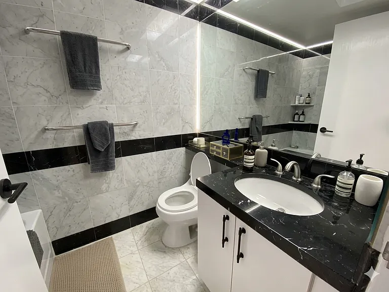 150 W 56th St #2810 — Photo 11