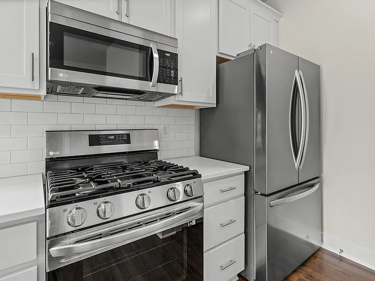 W218N16046 Tiger Lily Dr — Photo 8