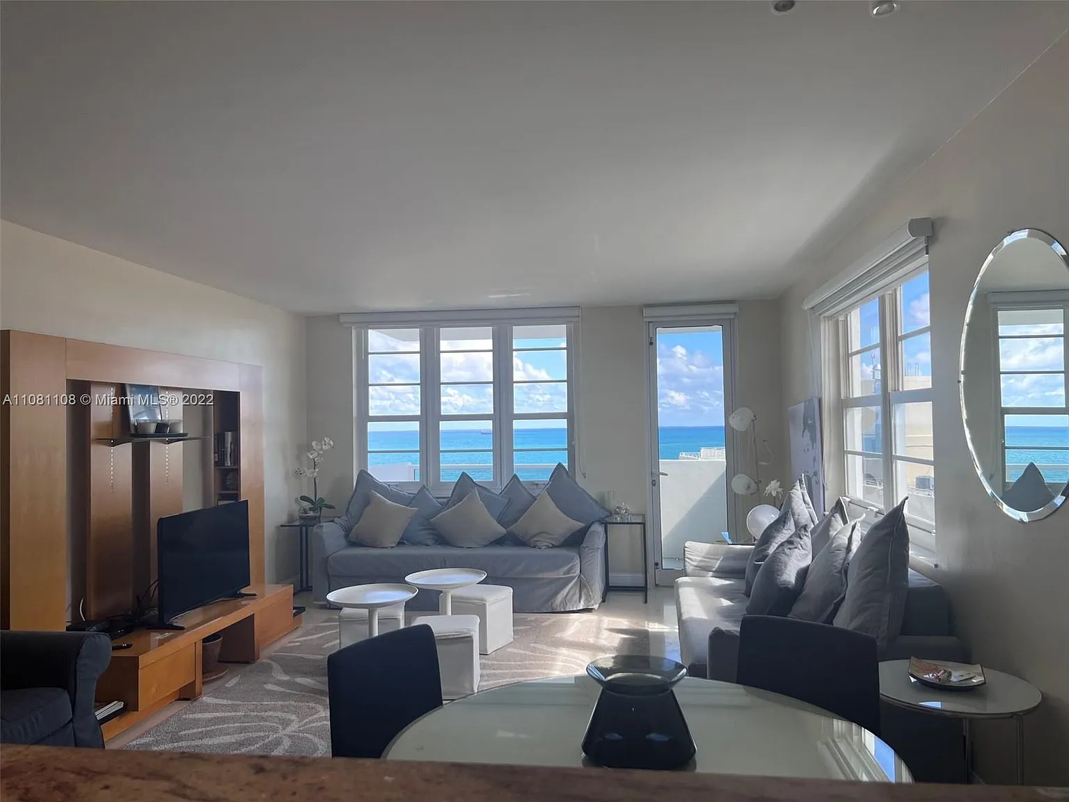 The Decoplage Condo — Photo 3