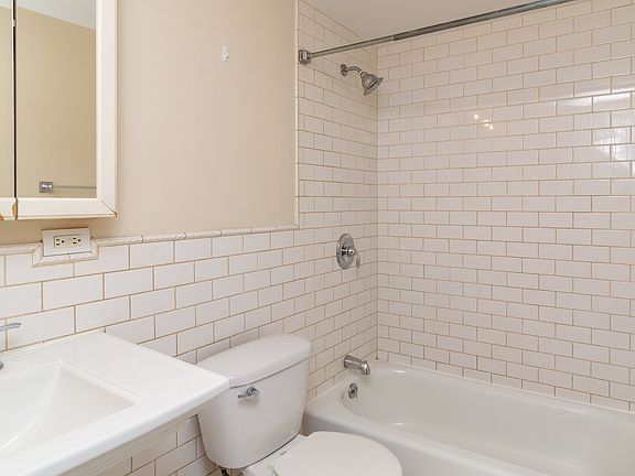 4th image of 420 S Kenilworth Ave APT 2