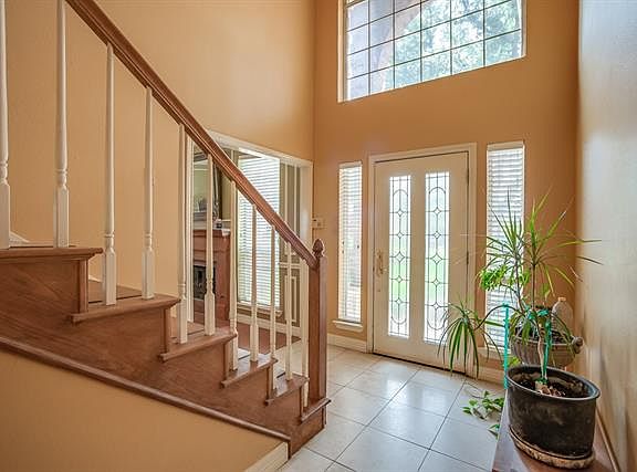 3rd image of 122 Puritan Ct