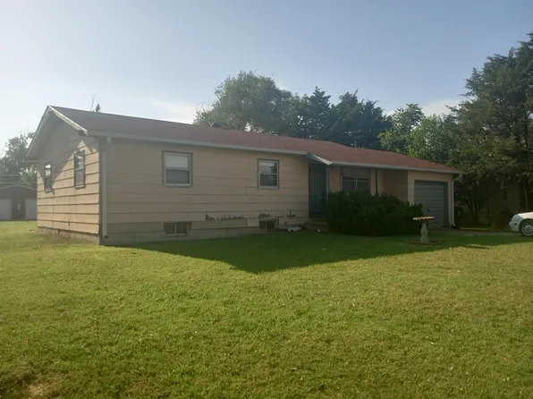 725 Walnut St, Halstead, KS 67056