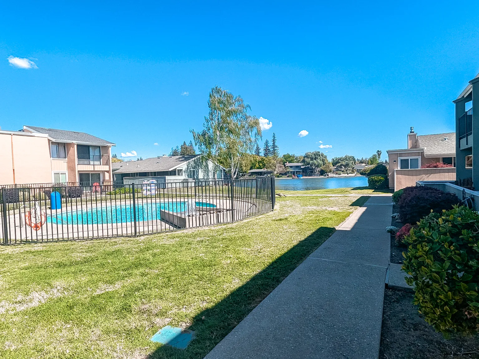 1 bed, 658 sqft, $1,800 — Photo 2