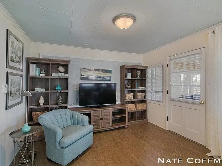 6894 Farrell Dr NE — Photo 10