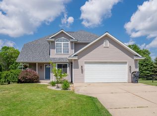 826 Sugar Maple St, Vicksburg, MI 49097