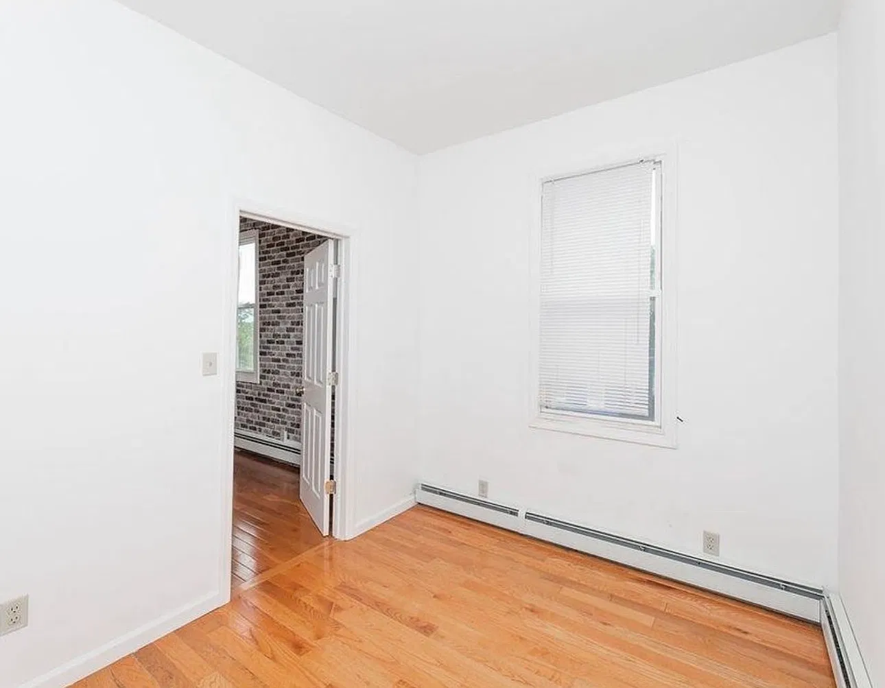 3 bed, 1000 sqft, $2,350 — Photo 2