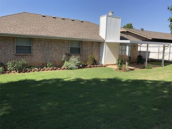 3rd image of 1003 Garden Grv