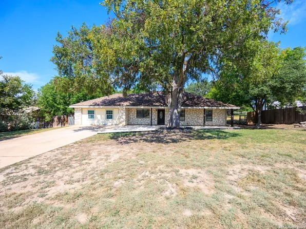 1716 Silver Saddle, Kerrville, TX 78028