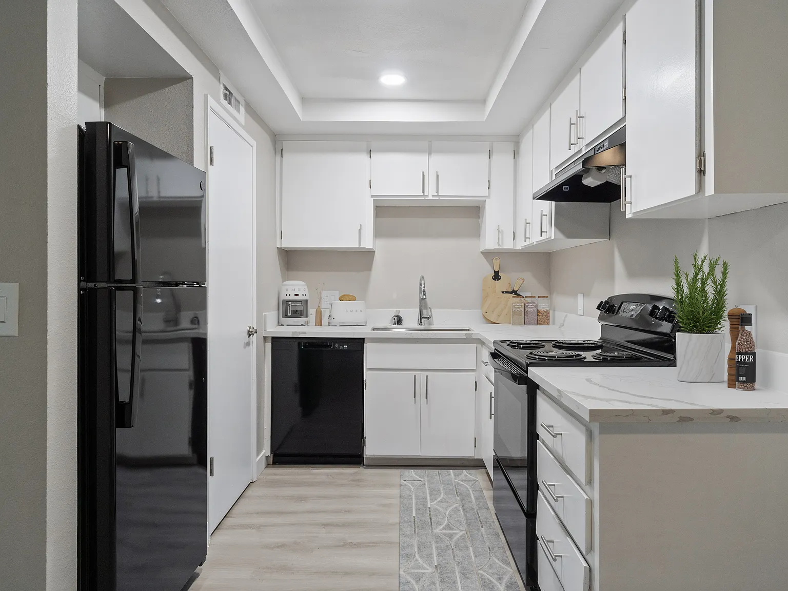 Monte Vista Apartments — Photo 1