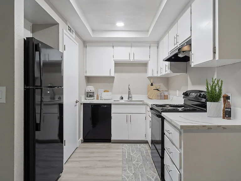 Monte Vista Apartments — Photo 1
