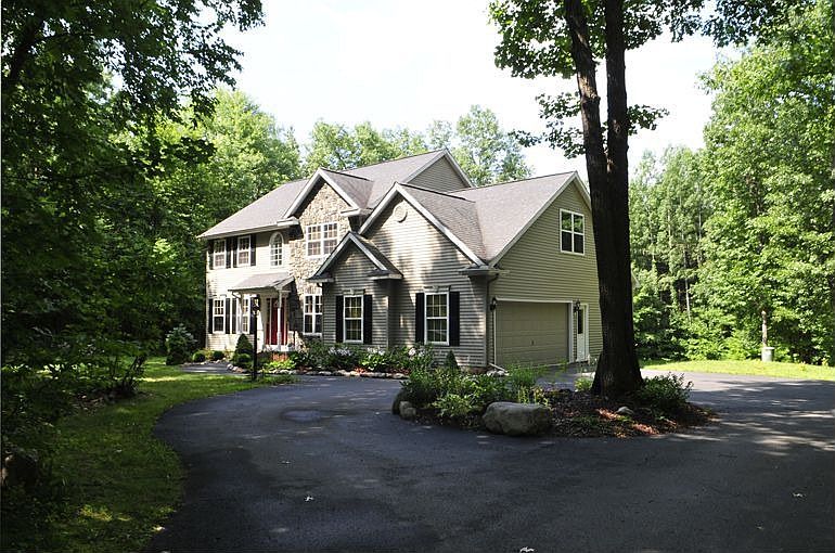 1st image of 15 Cobble Hill Ct