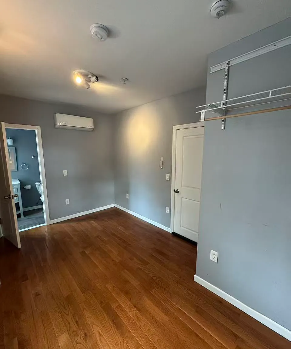 Studio, 400 sqft, $1,200 — Photo 3
