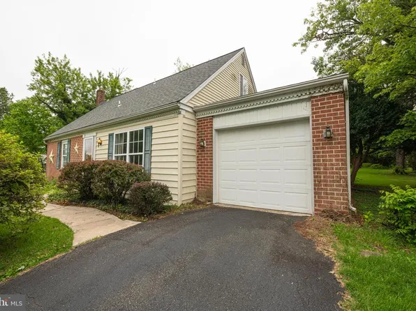 134 Primrose Ln, Pottstown, PA 19464