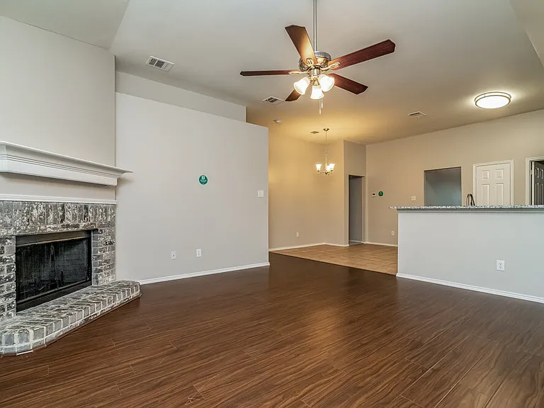 904 Nancy Dr — Photo 9