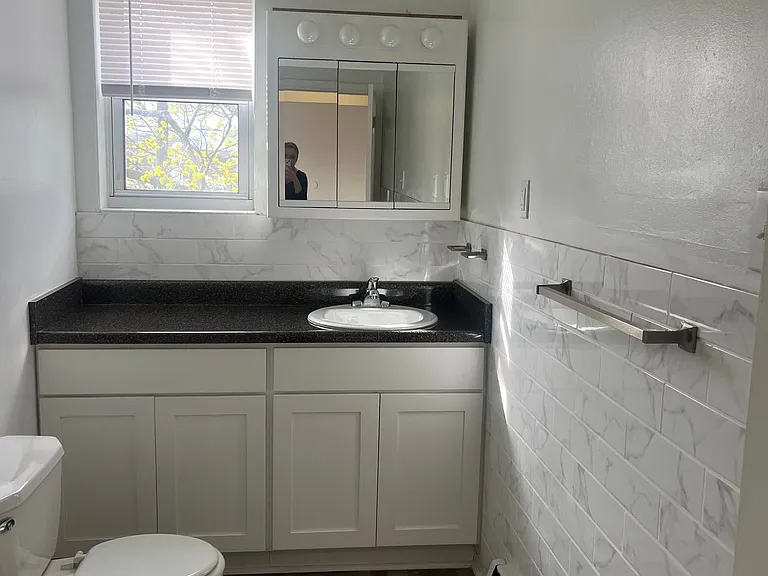 Colonial Point Apartments — Photo 11