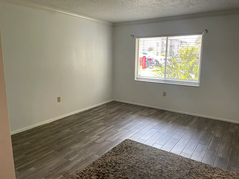 145 Oyster Bay Cir #150 — Photo 4