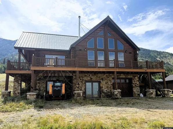 6 Bear Ct, Elk Mountain, WY 82324