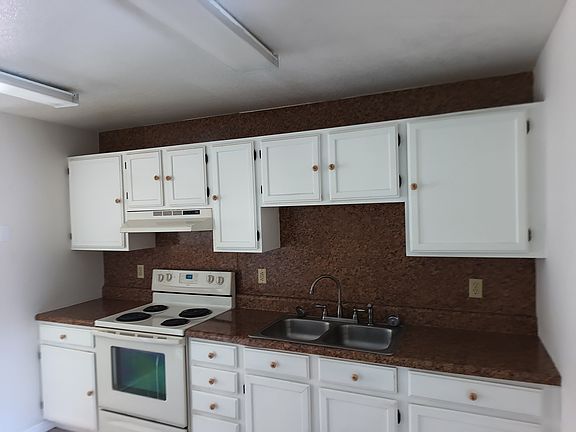 3rd image of 1345 Lake Dr